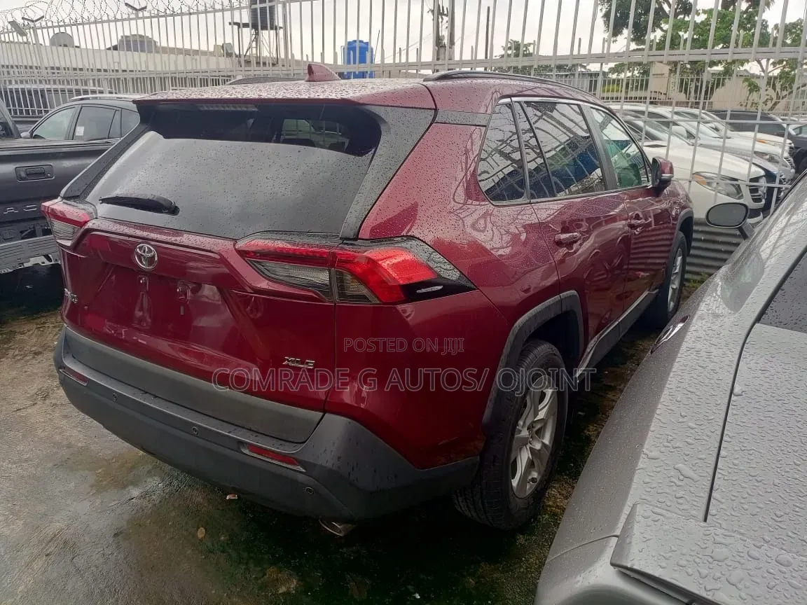 Toyota RAV4 XLE Premium AWD 2020 Red