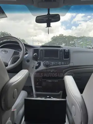 Toyota Sienna XLE 8 Passenger 2011 Gray