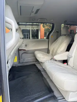 Toyota Sienna XLE 8 Passenger 2011 Gray