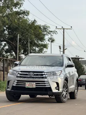 Toyota Highlander SE 4x2 V6 (3.5L 6cyl 8A) 2018 Silver