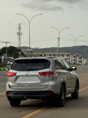 Toyota Highlander SE 4x2 V6 (3.5L 6cyl 8A) 2018 Silver