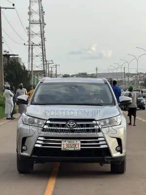 Toyota Highlander SE 4x2 V6 (3.5L 6cyl 8A) 2018 Silver