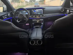 Mercedes-Benz E300 4Matic AWD Sedan (2.0L 4cyl 9A) 2017 White