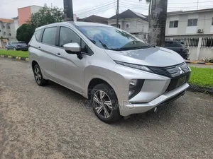 Mitsubishi Xpander Ultimate 2022 Silver