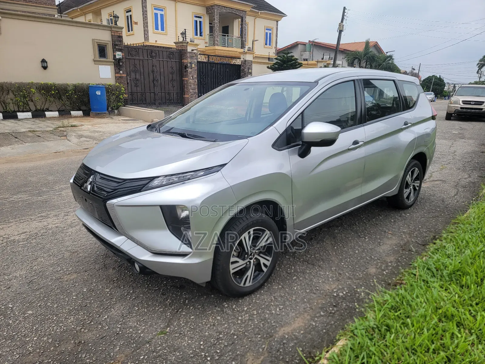 Mitsubishi Xpander Ultimate 2022 Silver