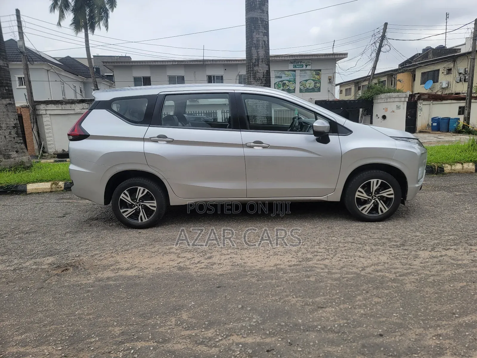 Mitsubishi Xpander Ultimate 2022 Silver