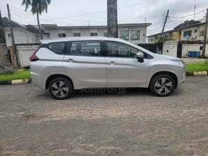 Mitsubishi Xpander Ultimate 2022 Silver