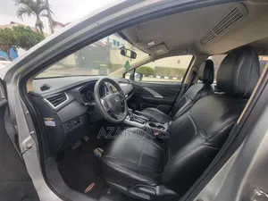 Mitsubishi Xpander Ultimate 2022 Silver