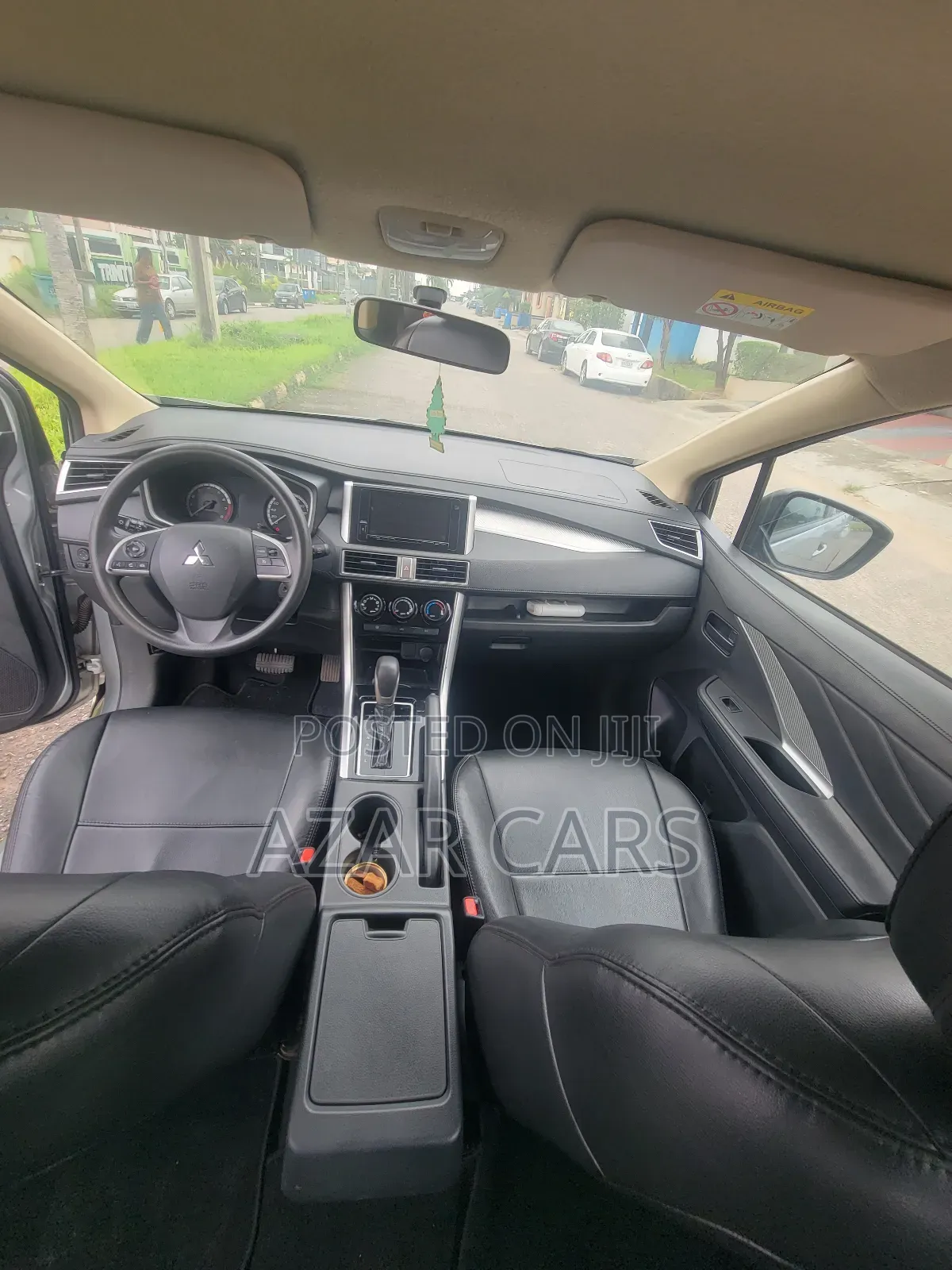 Mitsubishi Xpander Ultimate 2022 Silver