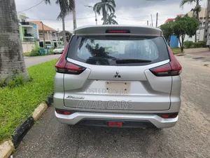 Mitsubishi Xpander Ultimate 2022 Silver