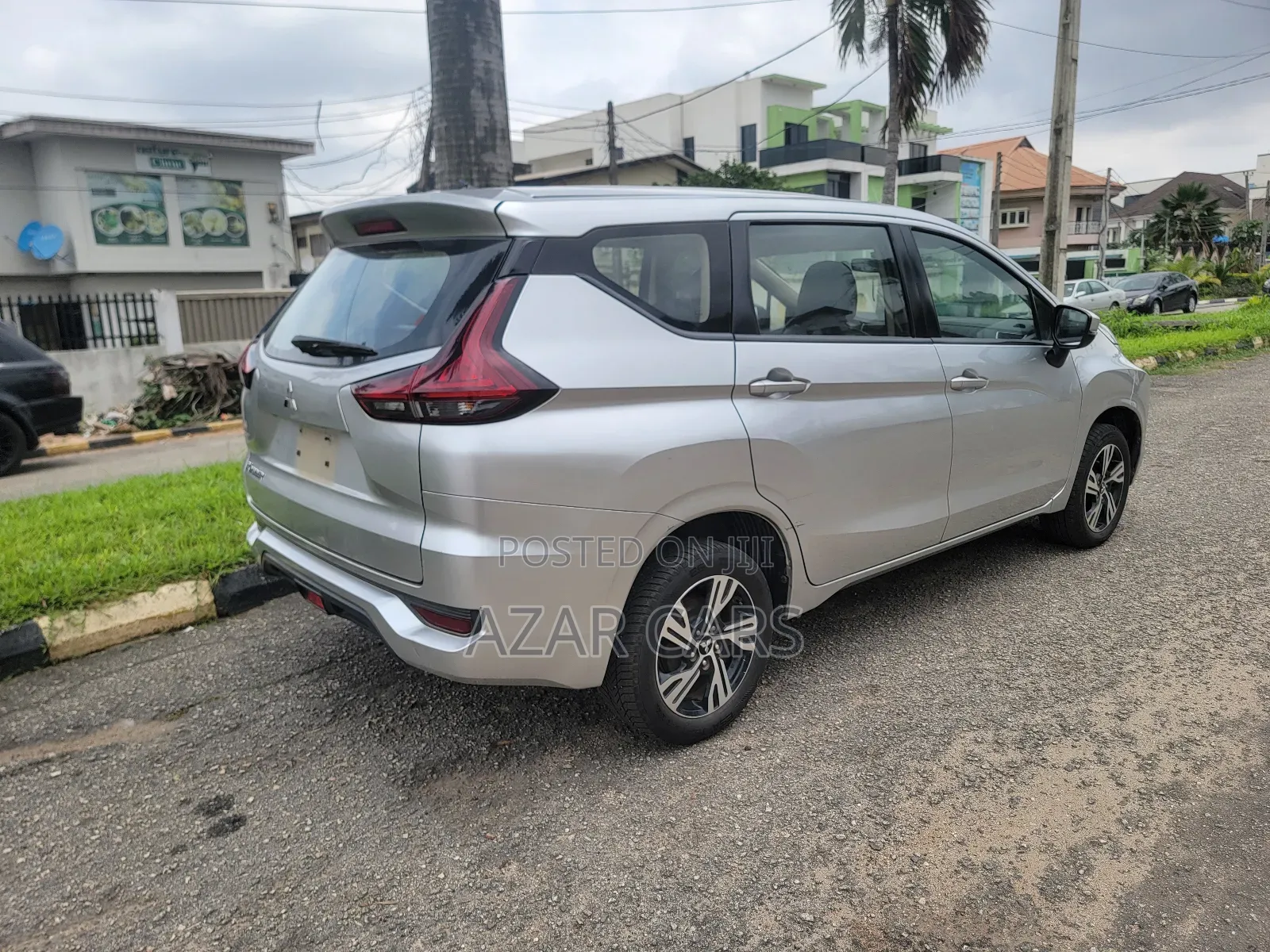Mitsubishi Xpander Ultimate 2022 Silver