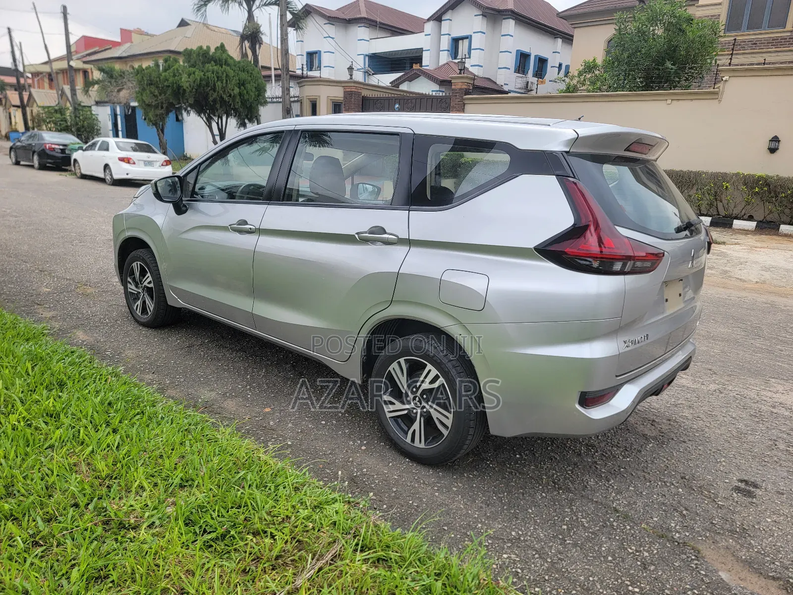 Mitsubishi Xpander Ultimate 2022 Silver
