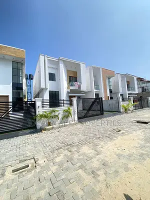 4bdrm Duplex in Chevron for sale