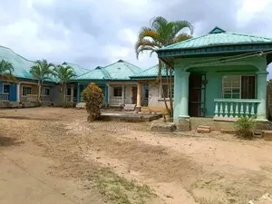 20bdrm Block of Flats in Abak Rd, Uyo for sale