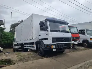 Mercedes Benz Space Cargo Trapolin Truck 2010 White