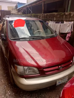 Toyota Sienna 1999 Red
