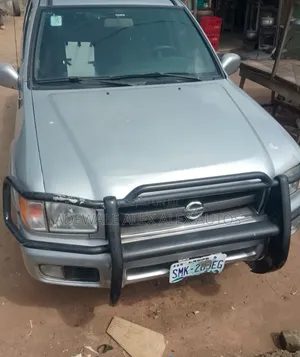 Nissan Pathfinder 2003 Silver