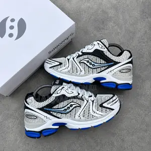 Original Saucony Pro Grid Triumph 4 NOW AVAILABLE IN THREE COLORWAY“