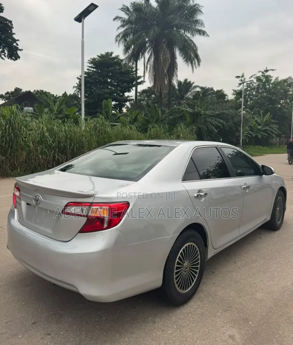 Toyota Camry 2012 Silver