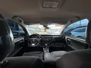 Toyota Corolla LE (1.8L 4cyl 2A) 2018