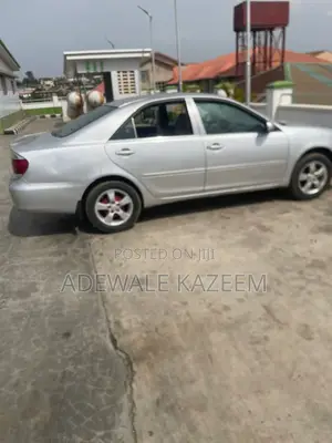 Toyota Camry LE 4dr Sedan (2.4L 4cyl 5M) 2004 Silver