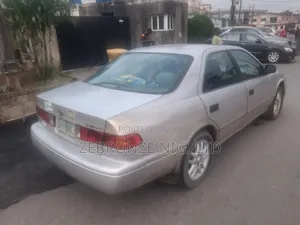 Toyota Camry Automatic 1999 Silver