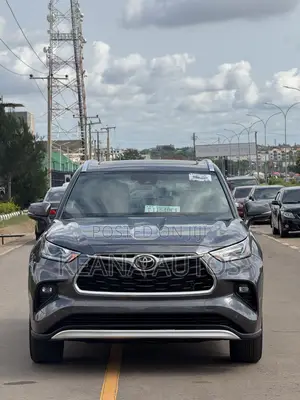 Toyota Highlander Platinum AWD 2023 Gray