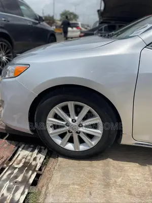 Toyota Camry XLE 4dr Sedan (3.5L 6cyl 6A) 2014 Silver