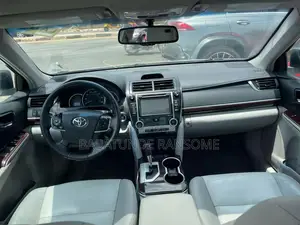 Toyota Camry XLE 4dr Sedan (3.5L 6cyl 6A) 2014 Silver