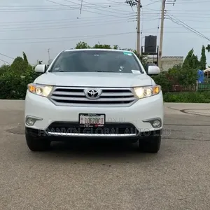 Toyota Highlander Limited 3.5l 4WD 2013 White
