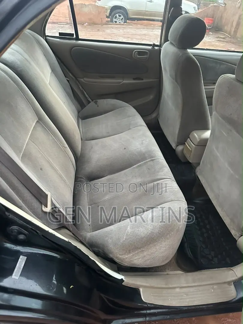 Toyota Corolla 2000 Black