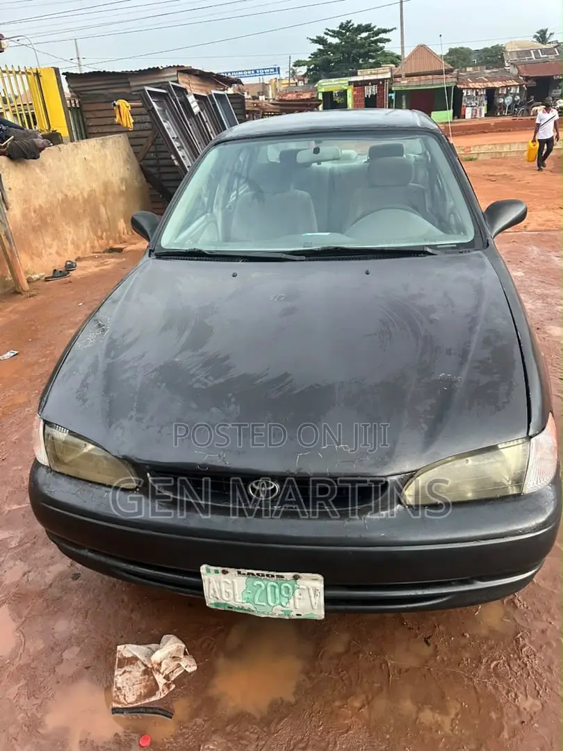 Toyota Corolla 2000 Black