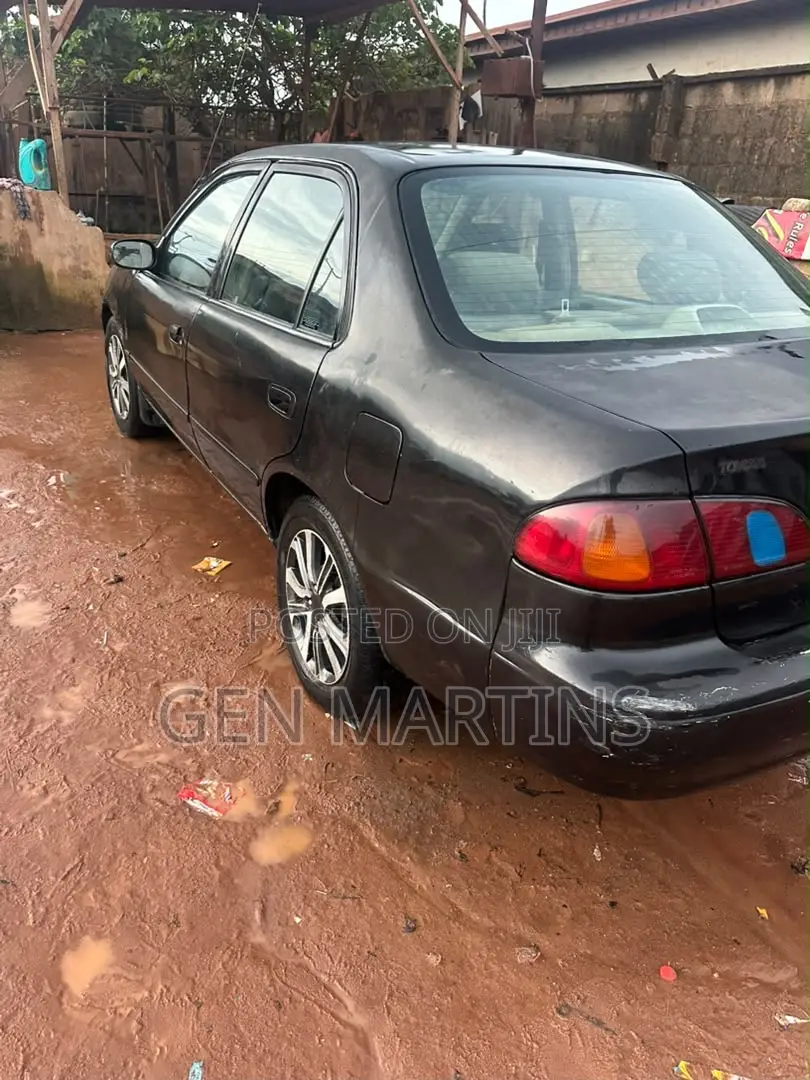 Toyota Corolla 2000 Black