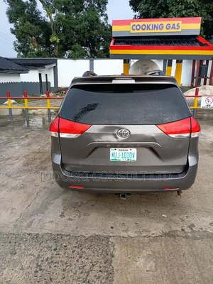Toyota Sienna 2012 Gray