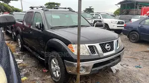 Nissan Frontier Crew Cab LE 4x4 2011 Black
