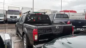 Nissan Frontier Crew Cab LE 4x4 2011 Black