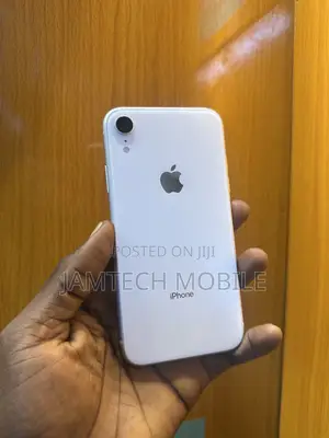 Apple iPhone XR 64 GB White