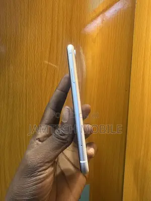 Apple iPhone XR 64 GB White