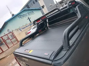 Manual Retractable Boot Cover With Off-Road Bar for Hilux at $*78