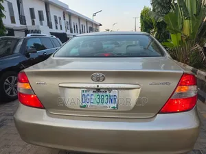 Toyota Camry 2004 Gold