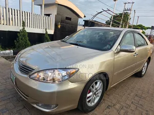 Toyota Camry 2004 Gold