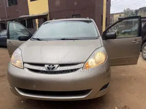 Toyota Sienna LE FWD 2006 Gold