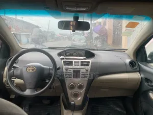 Toyota Yaris 2008 Gray