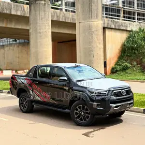 New Toyota Hilux 2025 Black