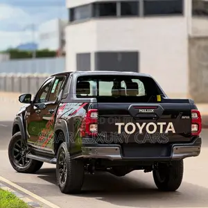 New Toyota Hilux 2025 Black