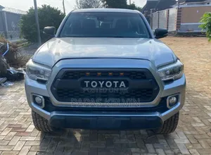 Toyota Tacoma 2018 Silver