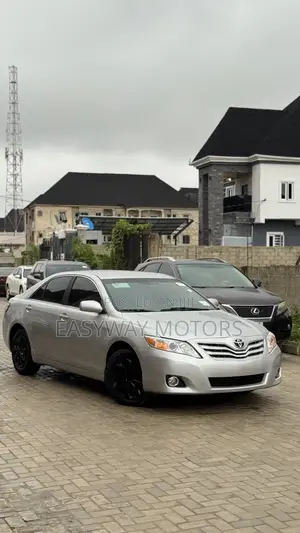 Toyota Camry LE 4dr Sedan (2.5L 4cyl 6AM) 2010 Silver