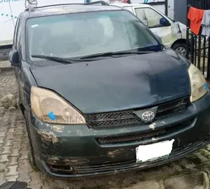 Toyota Sienna 2004 Red