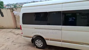 Executive Hummer 3 Bus for Hire.