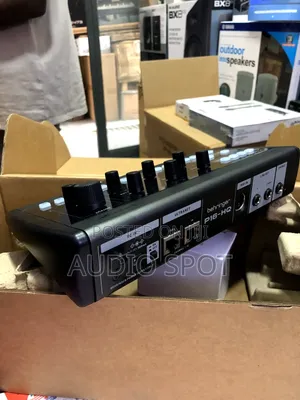 BEHRINGER P16-Hq Powerplay 16 Channels Personal Monitoring Mixer